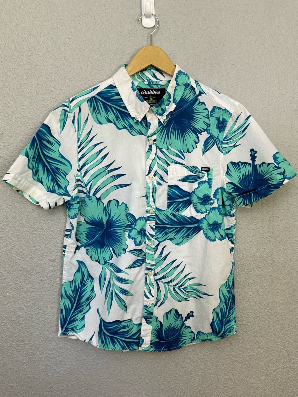 Chubbies | It’s the Weekend Floral Button Down Shirt | Size Medium